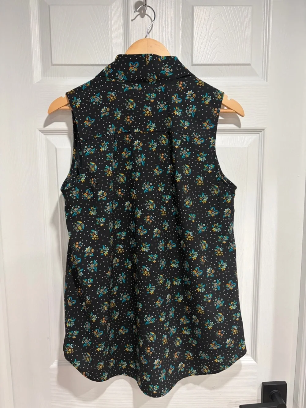 CAbi Black Sleeveless Floral Collared Pull-Over Blouse with Buttons - Picture 5 of 9